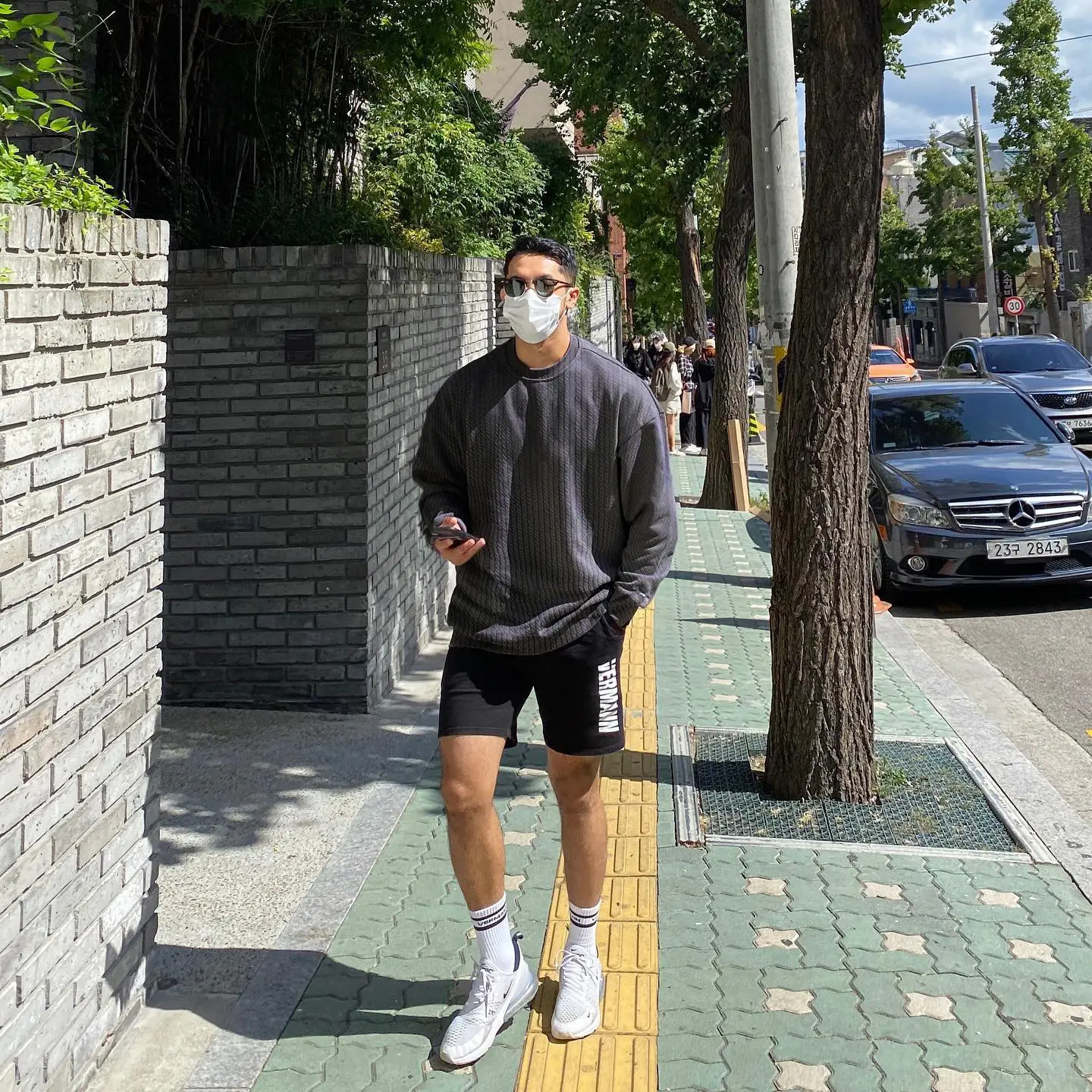 Men's Black Knitted Long Sleeve Sweater 2022 — feature 8