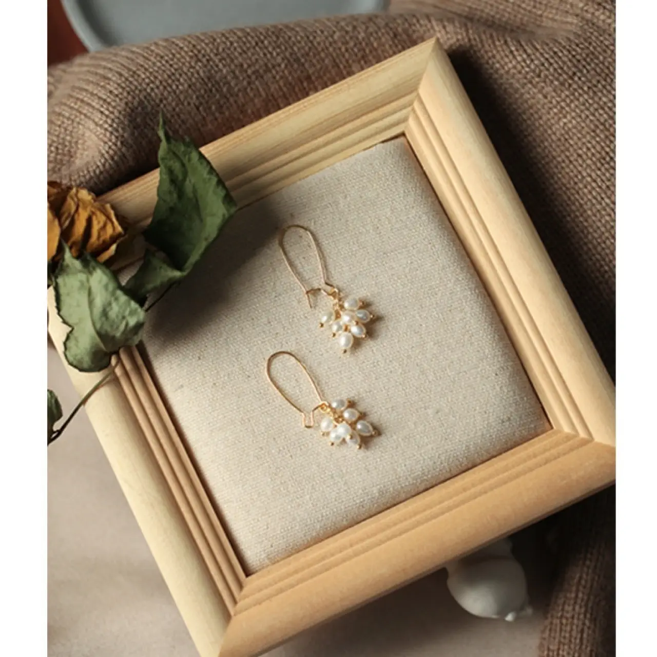 Natural Pearl Earrings with Gold Plating — feature 8
