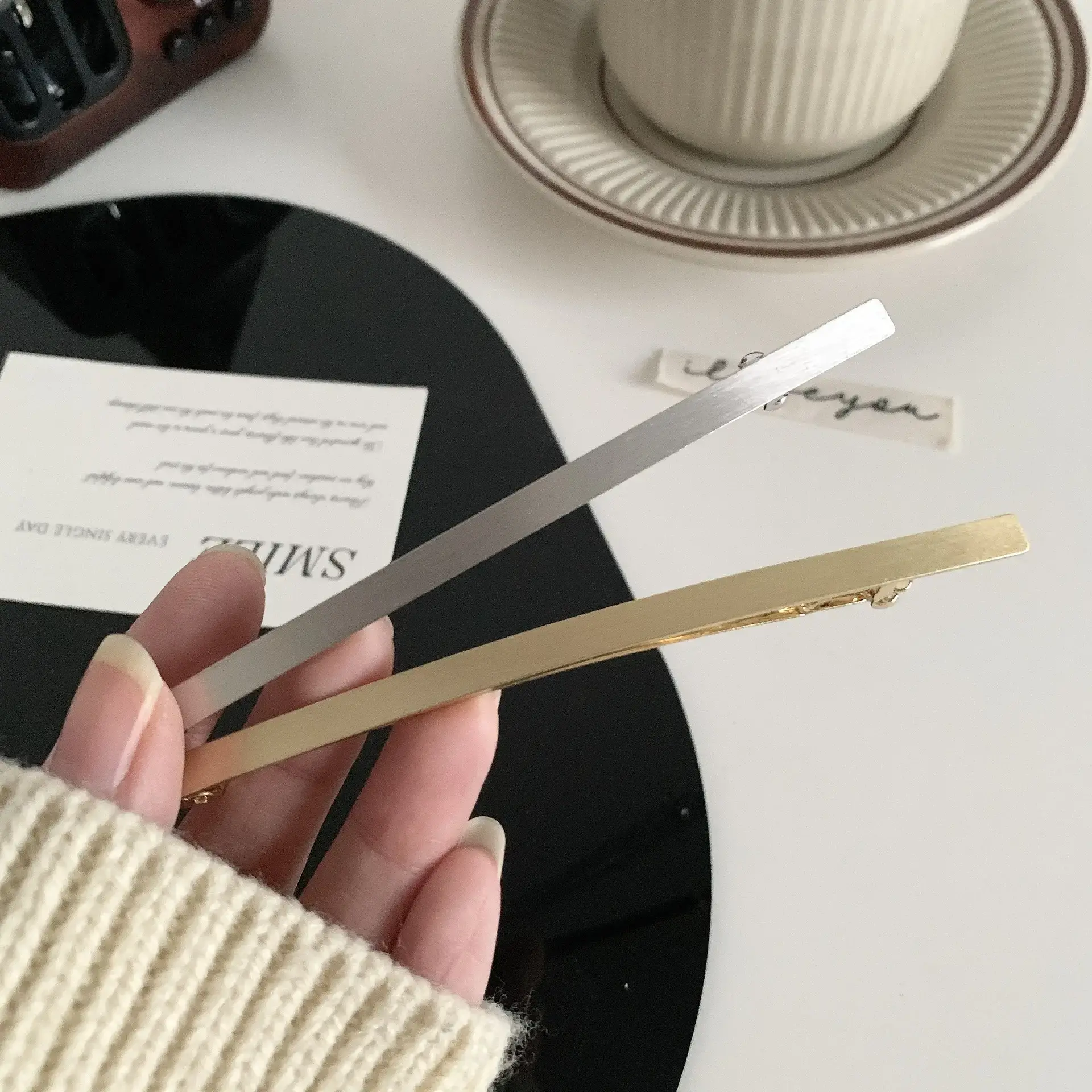 Niche Design Alloy Hair Clips K-Style Spring Clip Back Headband - Image 3