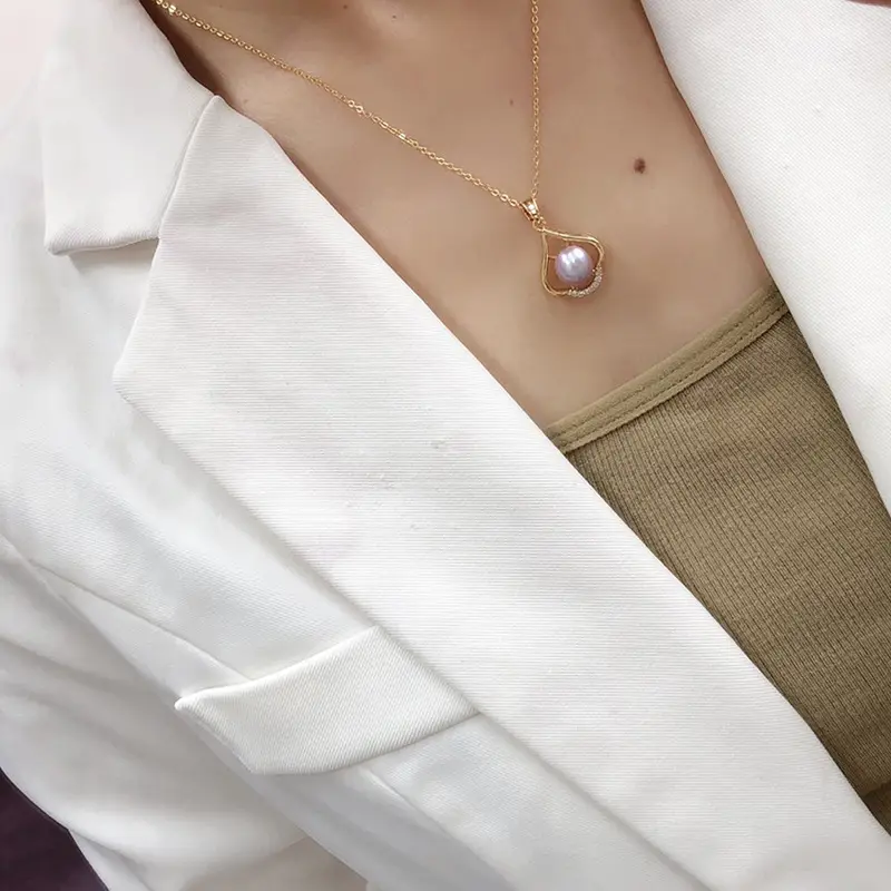 Pearl Pendant Necklace for Women with Simple Design - Image 11