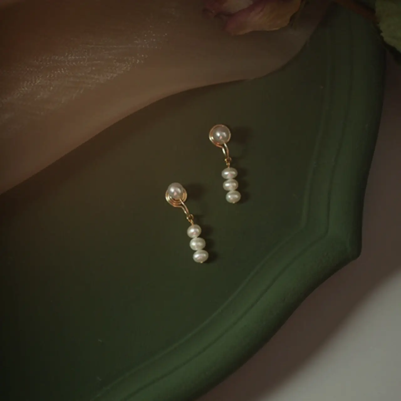 Pearl Earrings 925 Silver 3 Beads Mosquito Repellent — feature 7