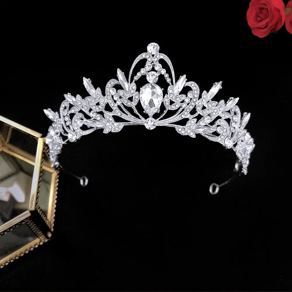 Vintage Crown Mori White Yarn Headband with Diamond Headband - Image 6