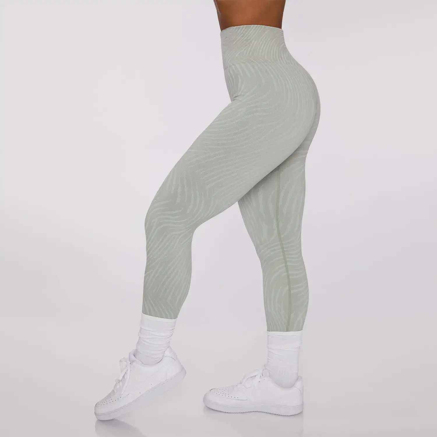 Seamless Knitted Yoga Suit Women High Waist Shorts - Image 4