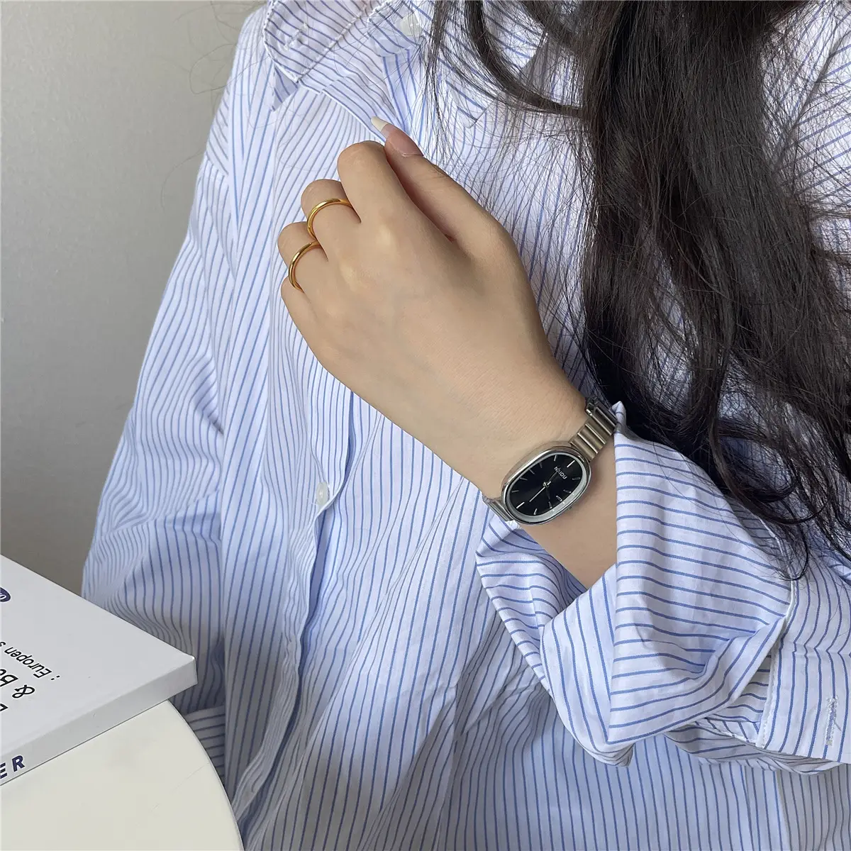 Retro Simple Temperament Oval Dial Steel Band Watch - Image 2