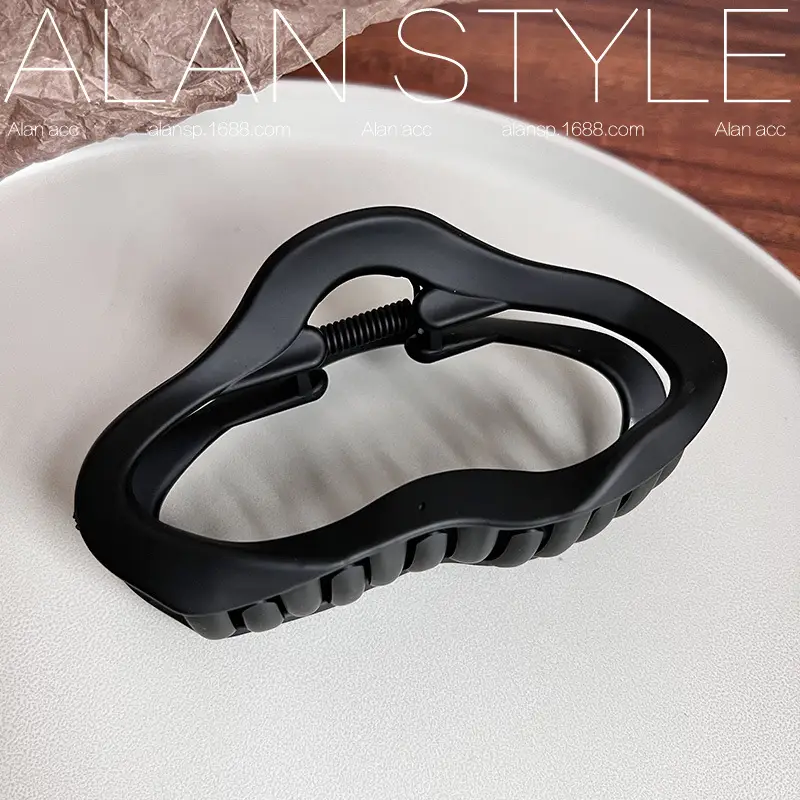 Liquid Line Hair Clips for Women Large Capacity Extra Large Shark Clip - Image 3