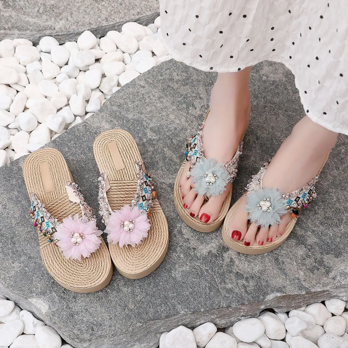 Women's Flower Decorated Thick Sole Flip Flops