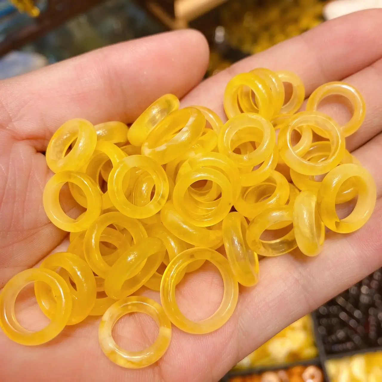 Natural Russian Beeswax Running Rings Yellow Self-Design — feature 5