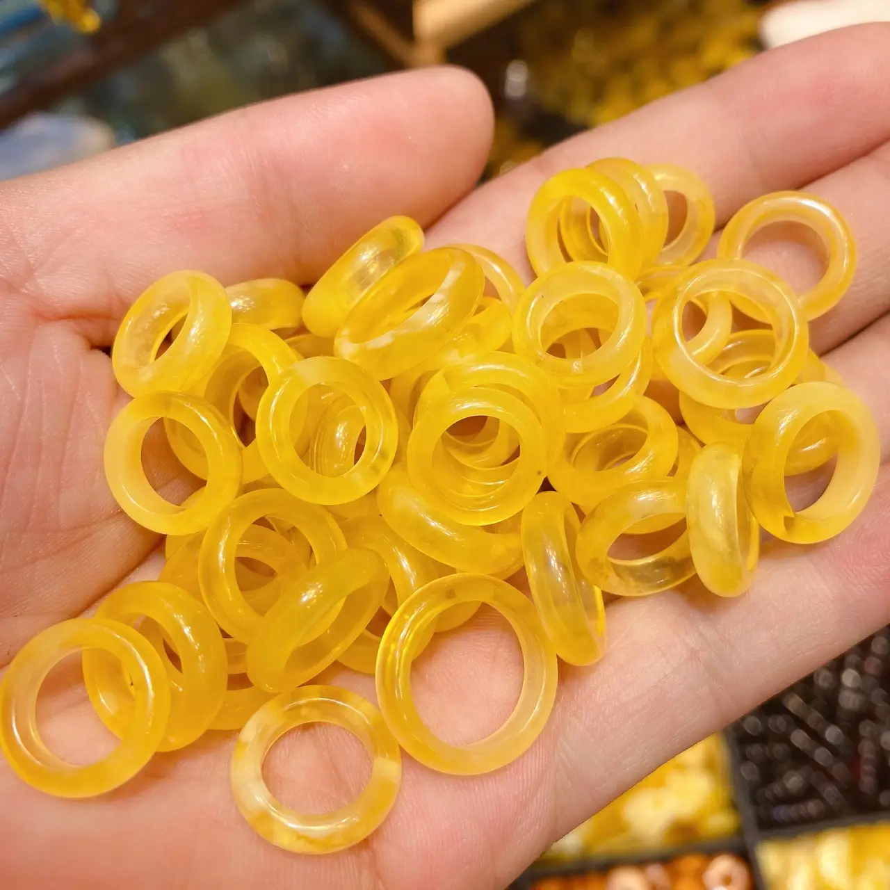 Natural Russian Beeswax Running Rings Yellow Self-Design — feature 6