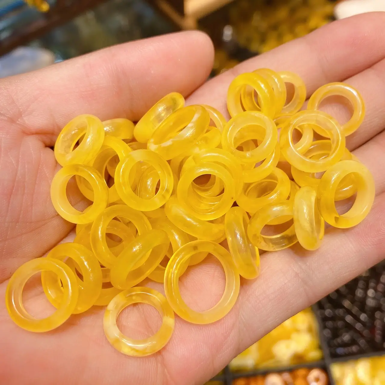 Natural Russian Beeswax Running Rings Yellow Self-Design — feature 7