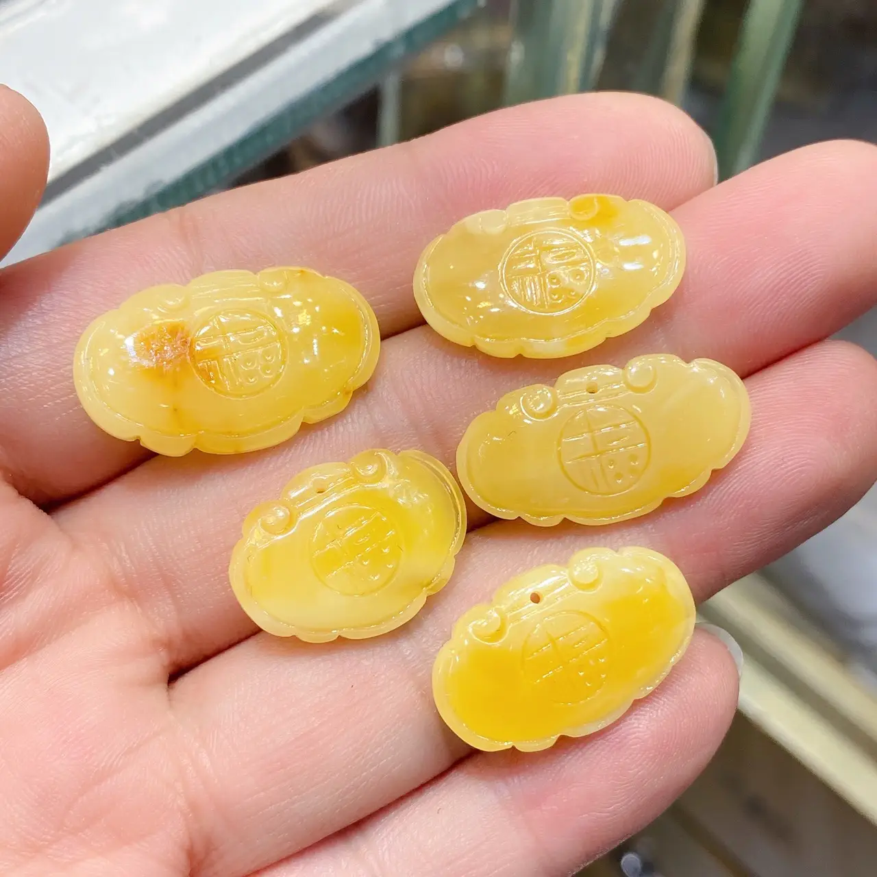 Natural Russian Beeswax Ruyi Lock Accessories — feature 5