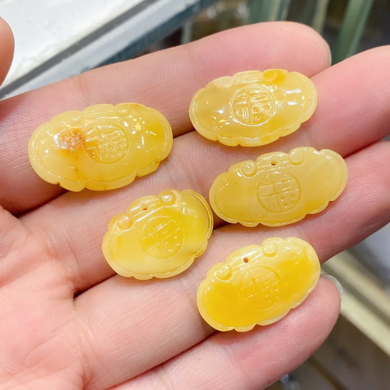 Natural Russian Beeswax Ruyi Lock Accessories — feature 7