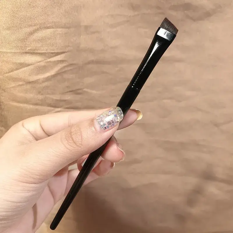 Ultra-Thin Fine Silkworm Eyeliner Brush Black — feature 5