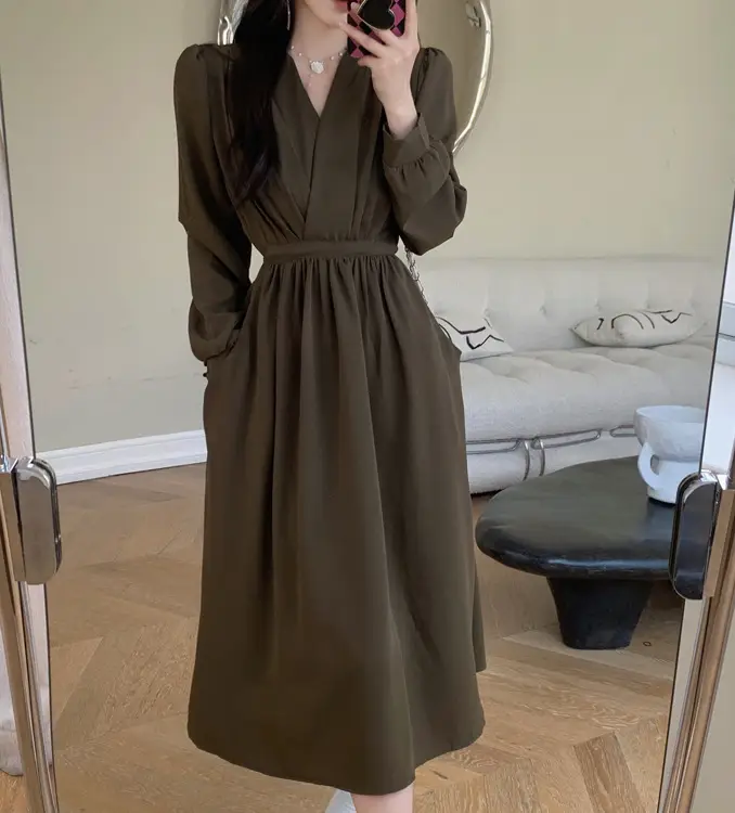 Black V-Neck Fat Girl Dress 2025 — feature 5