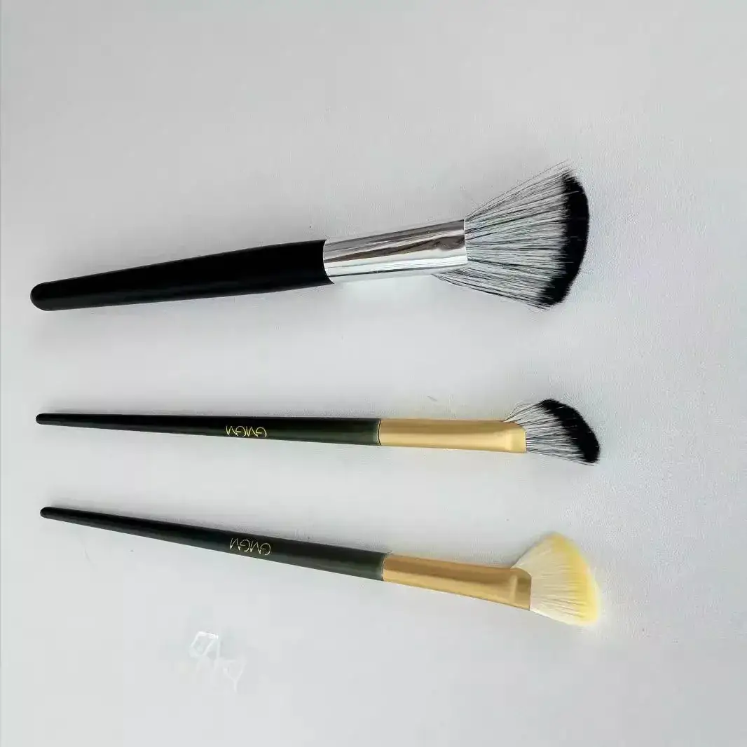 Nose Silhouette Brush with Gold Handle - Image 6