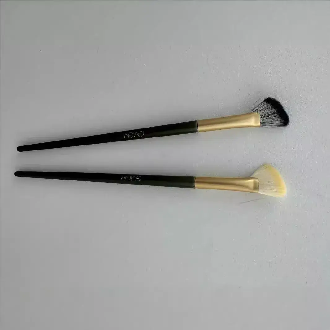 Nose Silhouette Brush with Gold Handle - Image 7