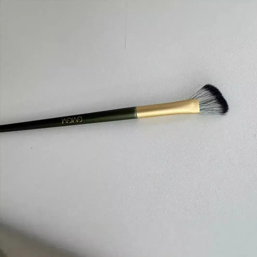 Nose Silhouette Brush with Gold Handle - Image 8