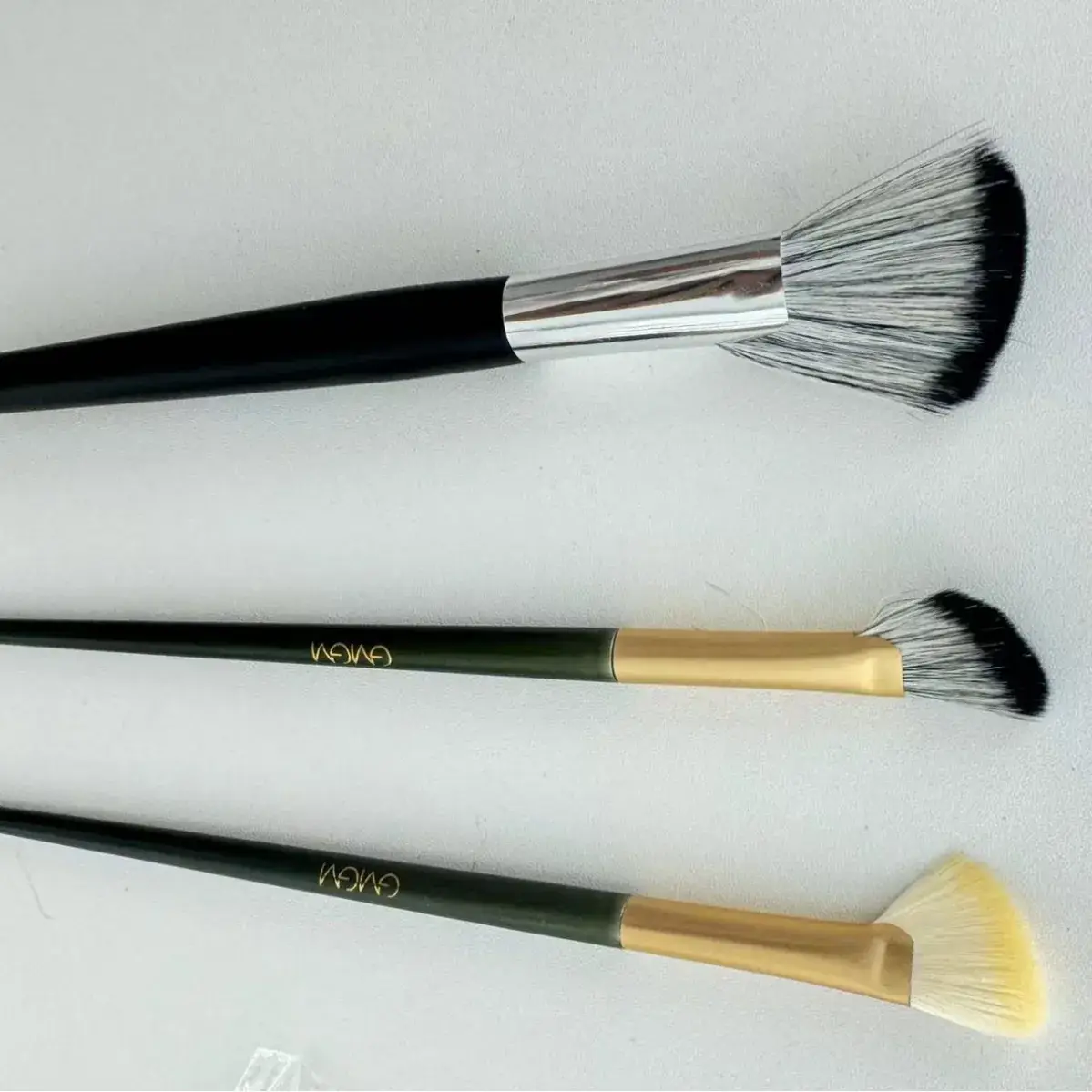Nose Silhouette Brush with Gold Handle - Image 9