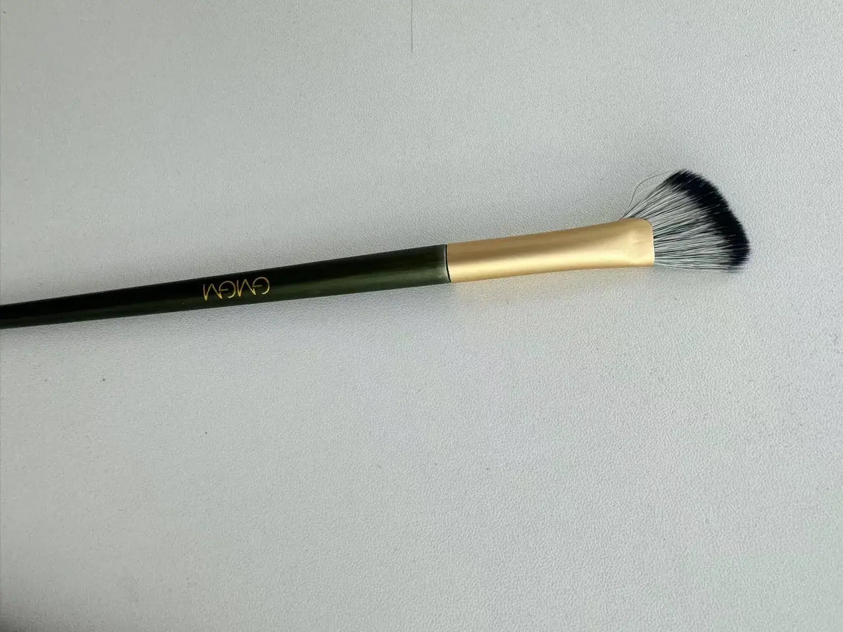 Nose Silhouette Brush with Gold Handle - Image 2