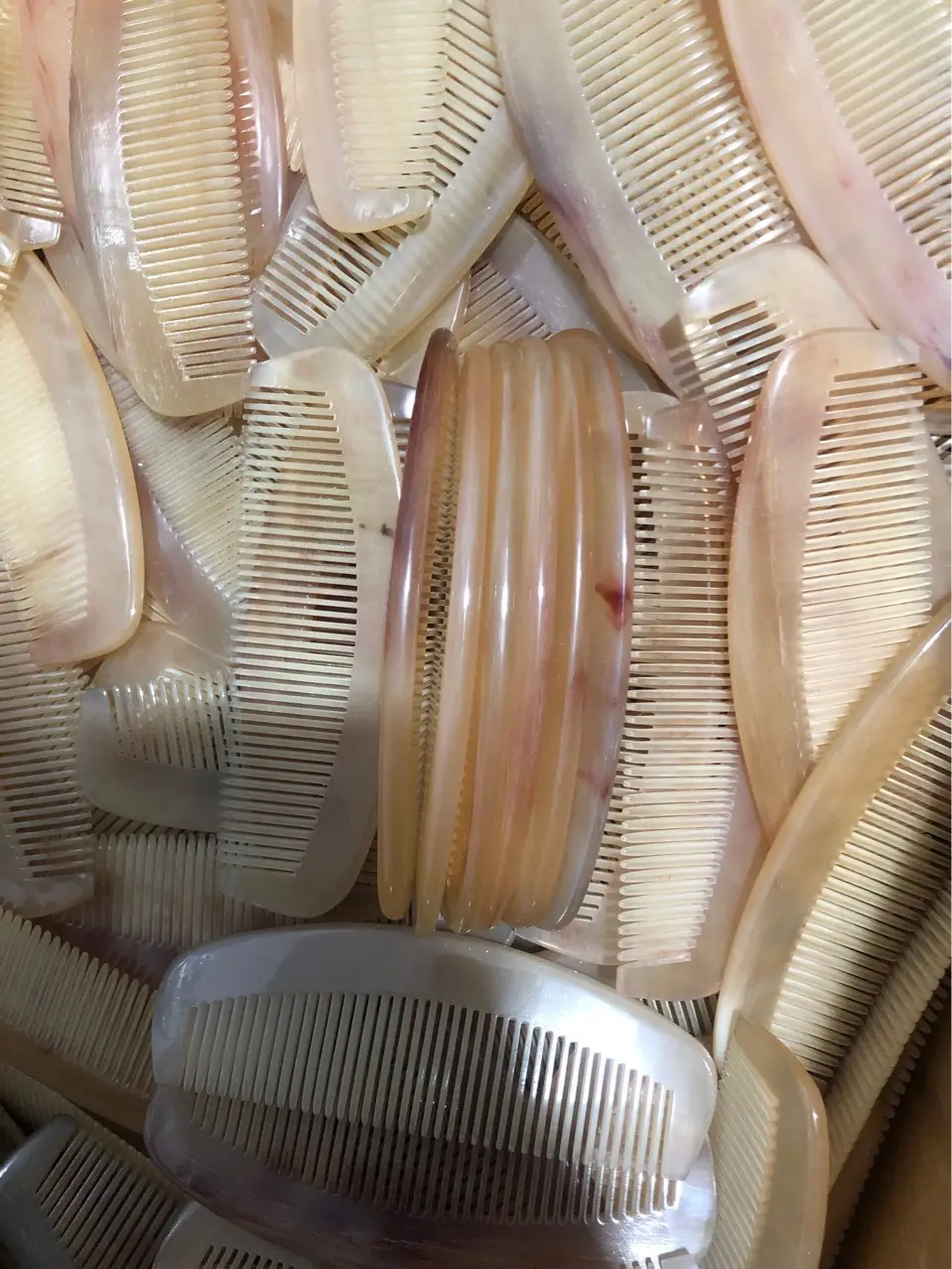 Horn Comb for Hair Styling and Massage — feature 3