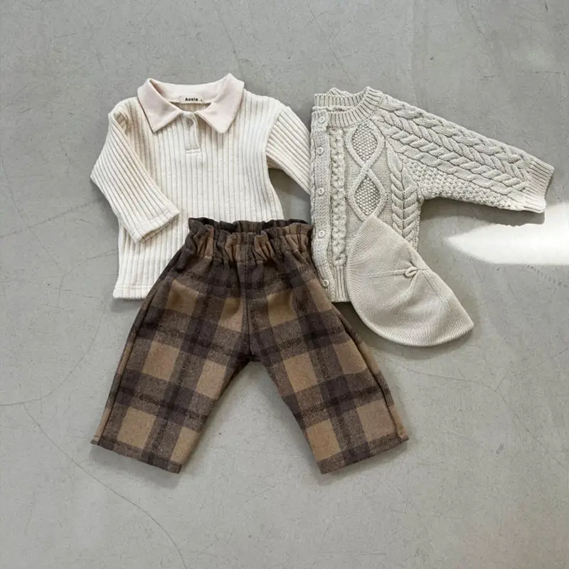 White Knit T-Shirt with Black Pants for Baby — feature 6