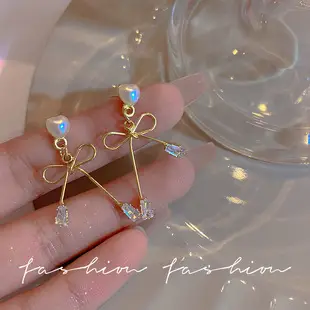 Women Round Blue Crystal Earrings 2025 Trendy β feature 5