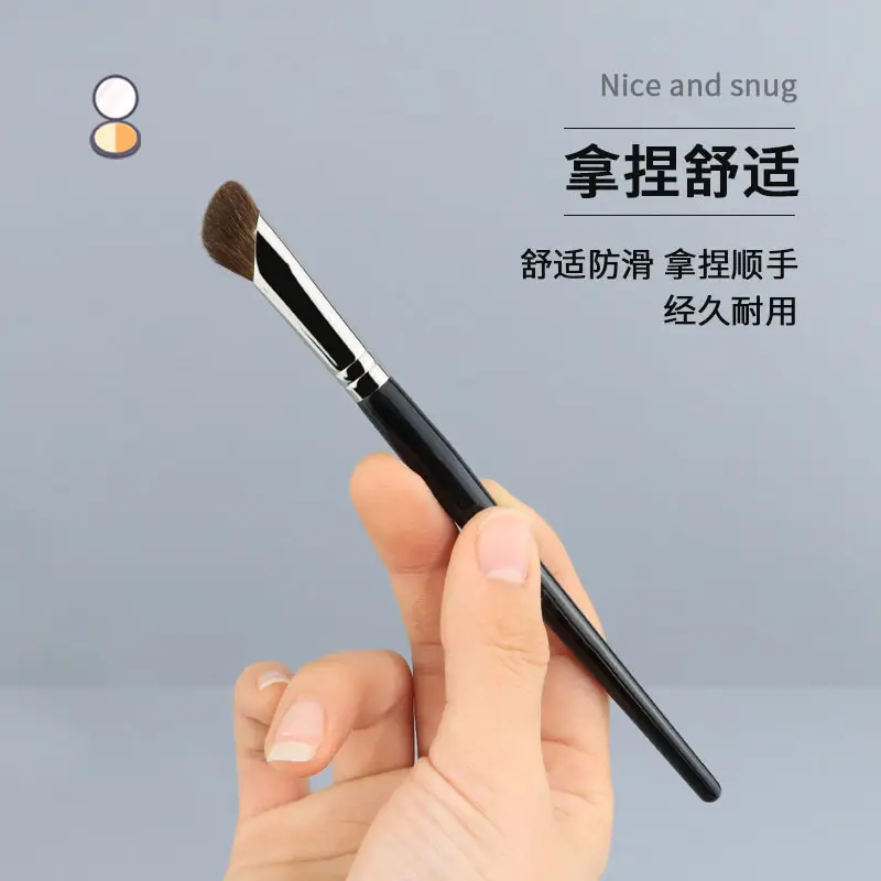 Sickle Design Nose Shadow Brush for Natural Makeup - Image 5