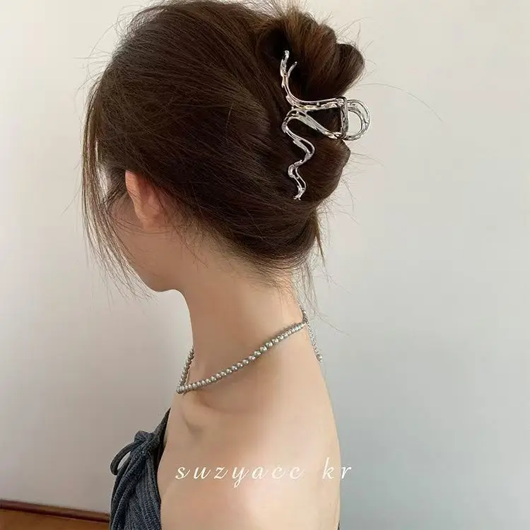 Classic Hot Summer Large Elegant Alloy Clip Female Pearl Diamond Shark Clip Back Head Hair Clip — feature 1