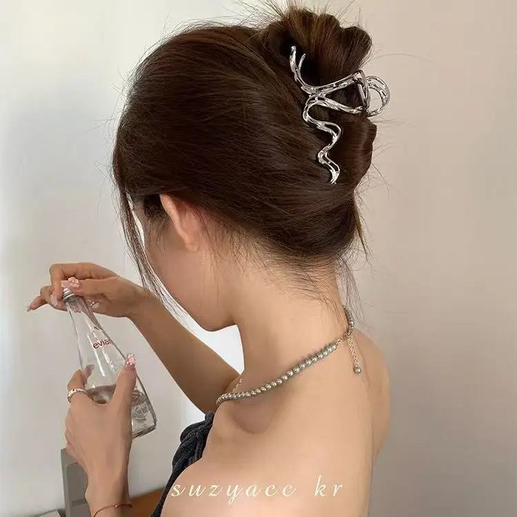 Classic Hot Summer Large Elegant Alloy Clip Female Pearl Diamond Shark Clip Back Head Hair Clip — feature 3
