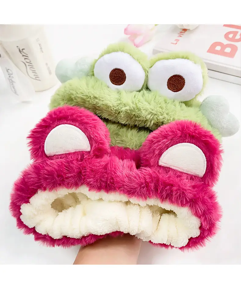 Plush Frog Hairband Pink Heart Design — feature 6