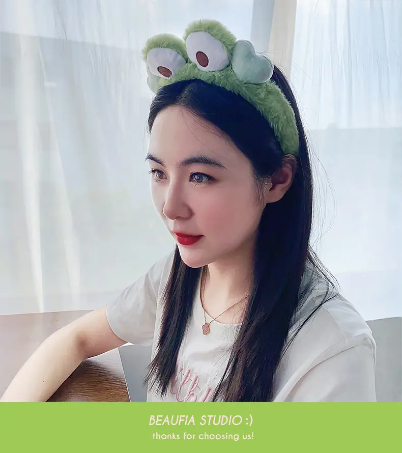 Plush Frog Hairband Pink Heart Design — feature 8