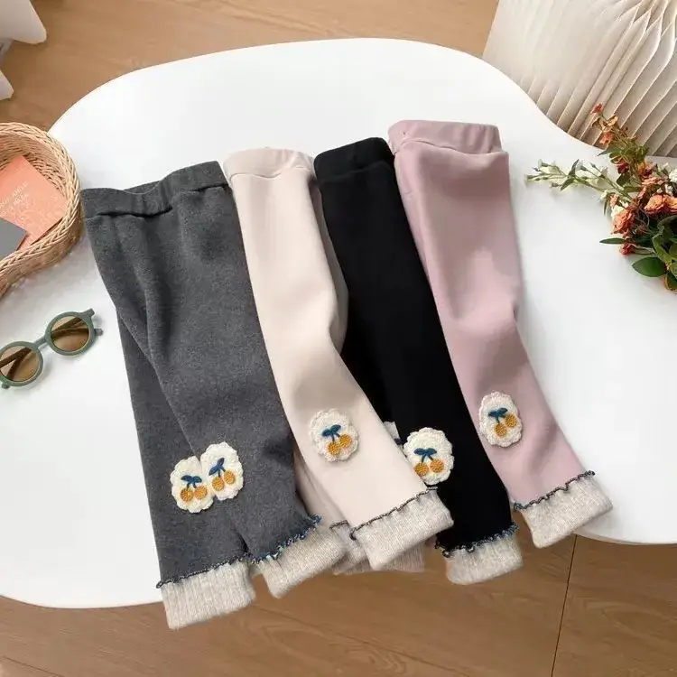 Girls' fleece-lined Leggings Children's Autumn and Winter Thickened One-piece Velvet Outer Wearing Western Style Baby Girls' Winter Warm Pants