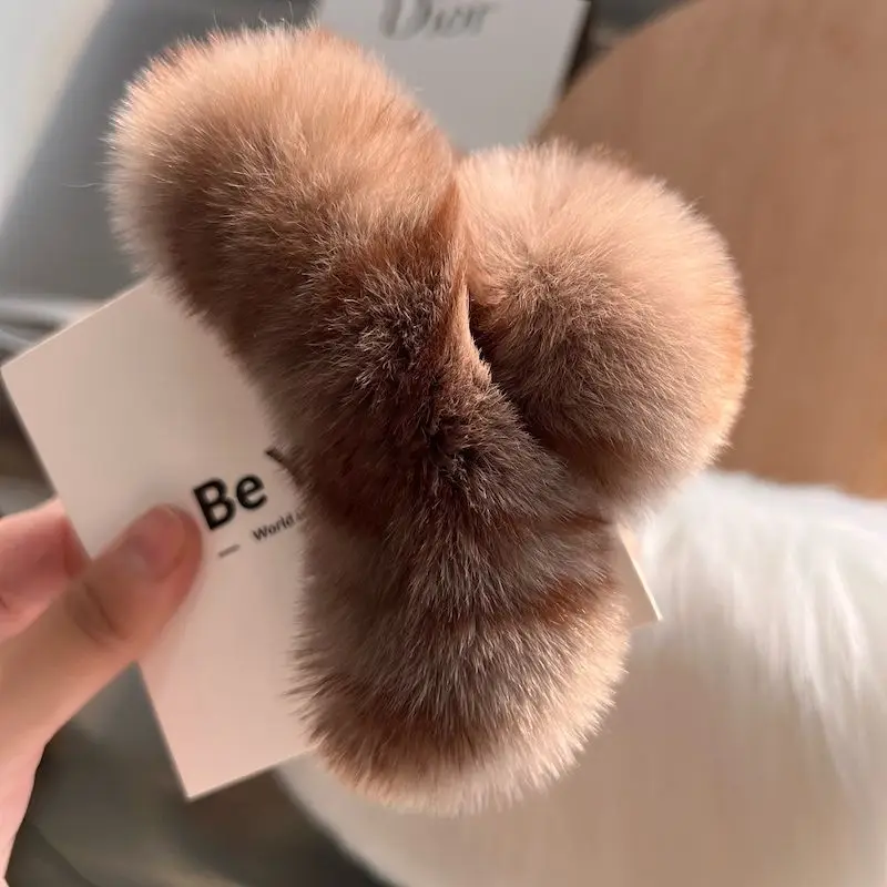 Plush Hair Grab Clip for Large Head - Image 7