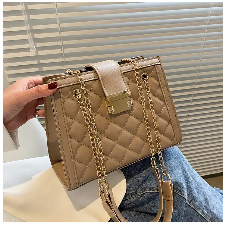 Black Rhombic Chain Shoulder Bag for Women - Image 3