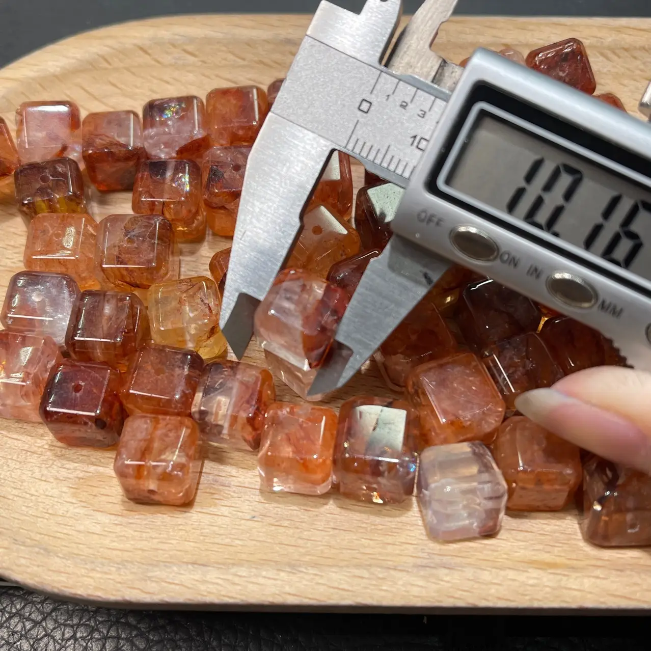 Natural Red Glue Flower Jewelry Sugar Cube DIY Accessories 10mm Spot Direct Sales - Image 3