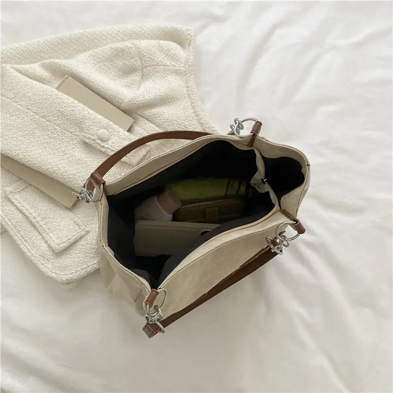 Black Chain Shoulder Bag for Women Large Capacity Casual Tote - Image 9