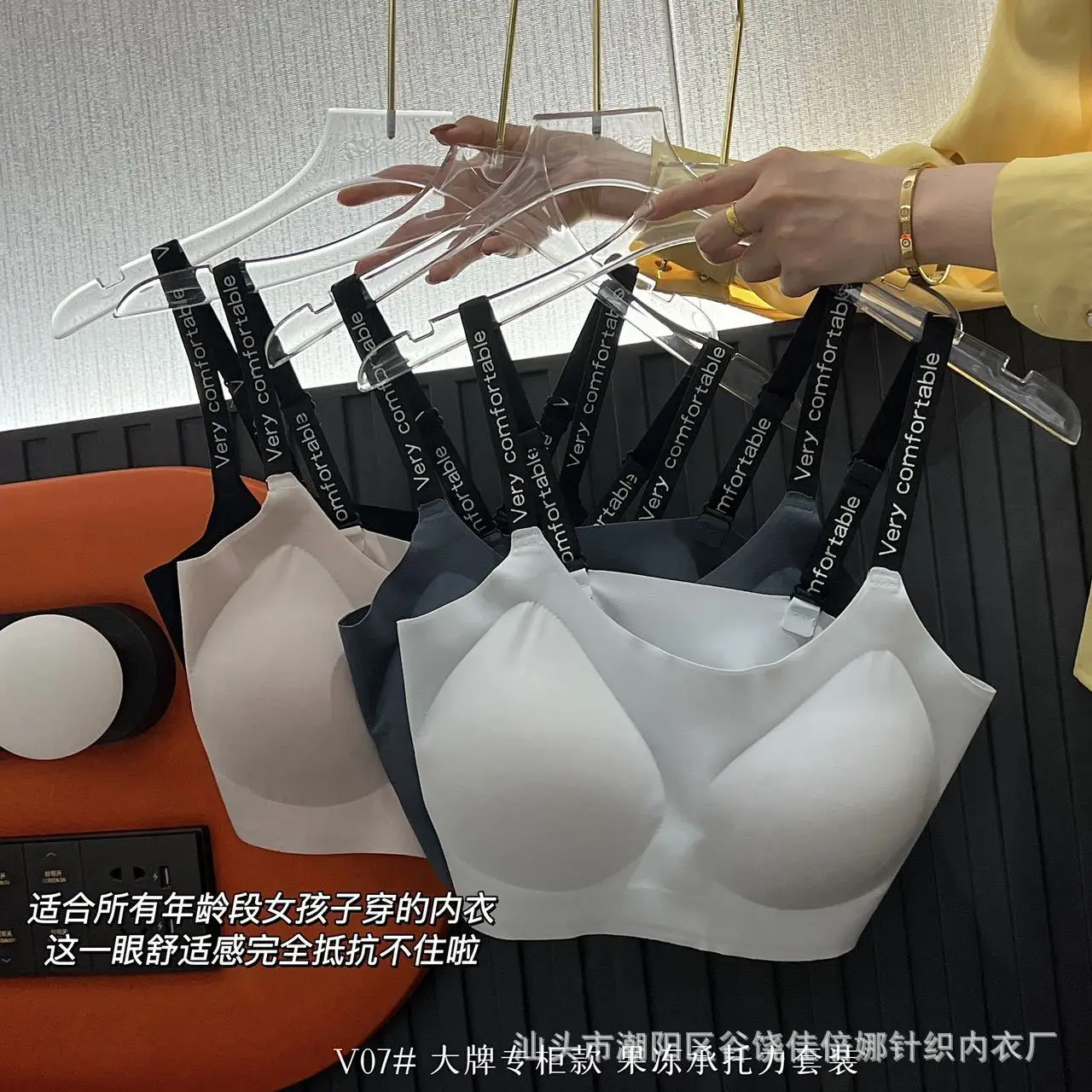 Women's Red Jelly Push-Up Underwear Set — feature 9