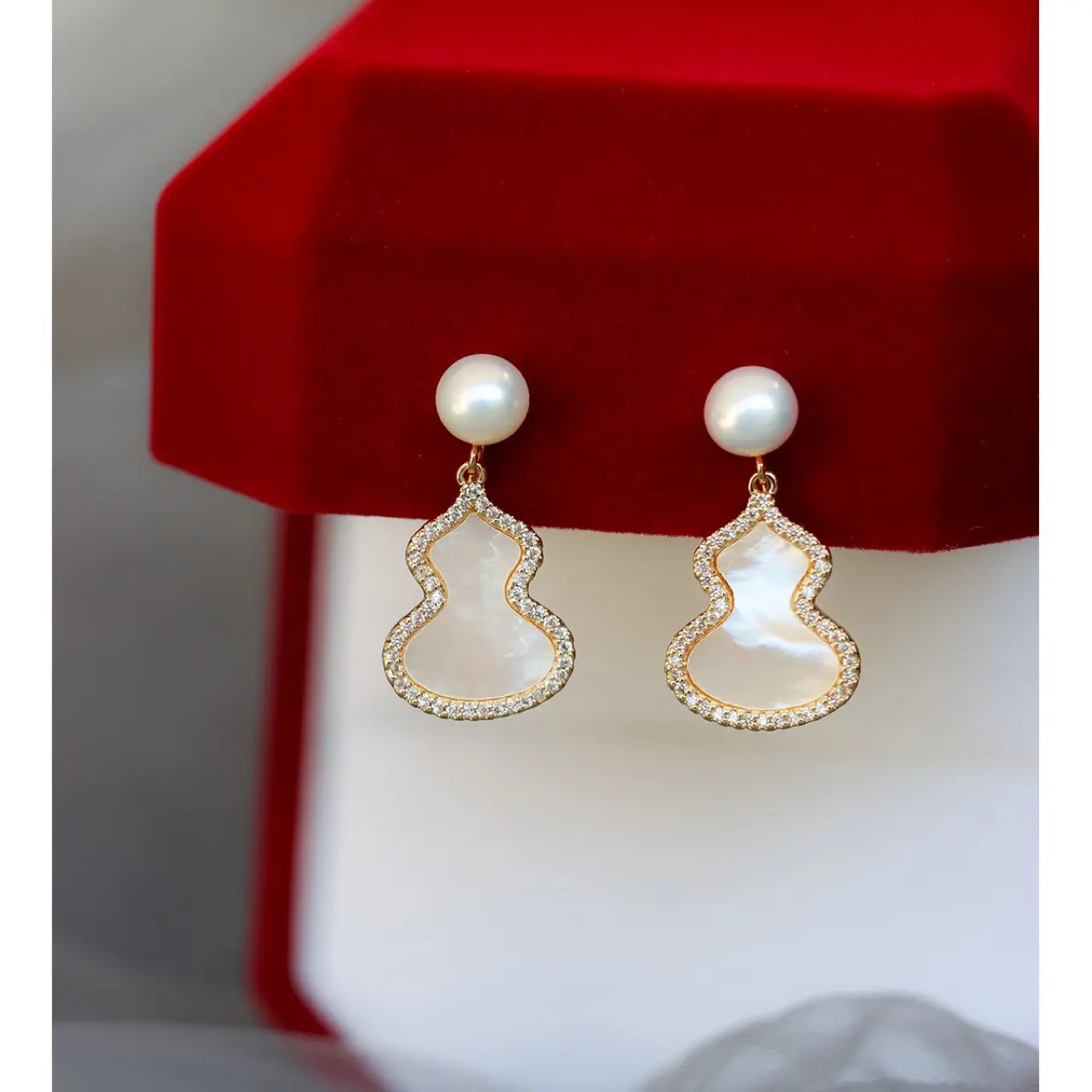 Natural Pearl Earrings 925 Silver Butterfly Shell Gourd — feature 6