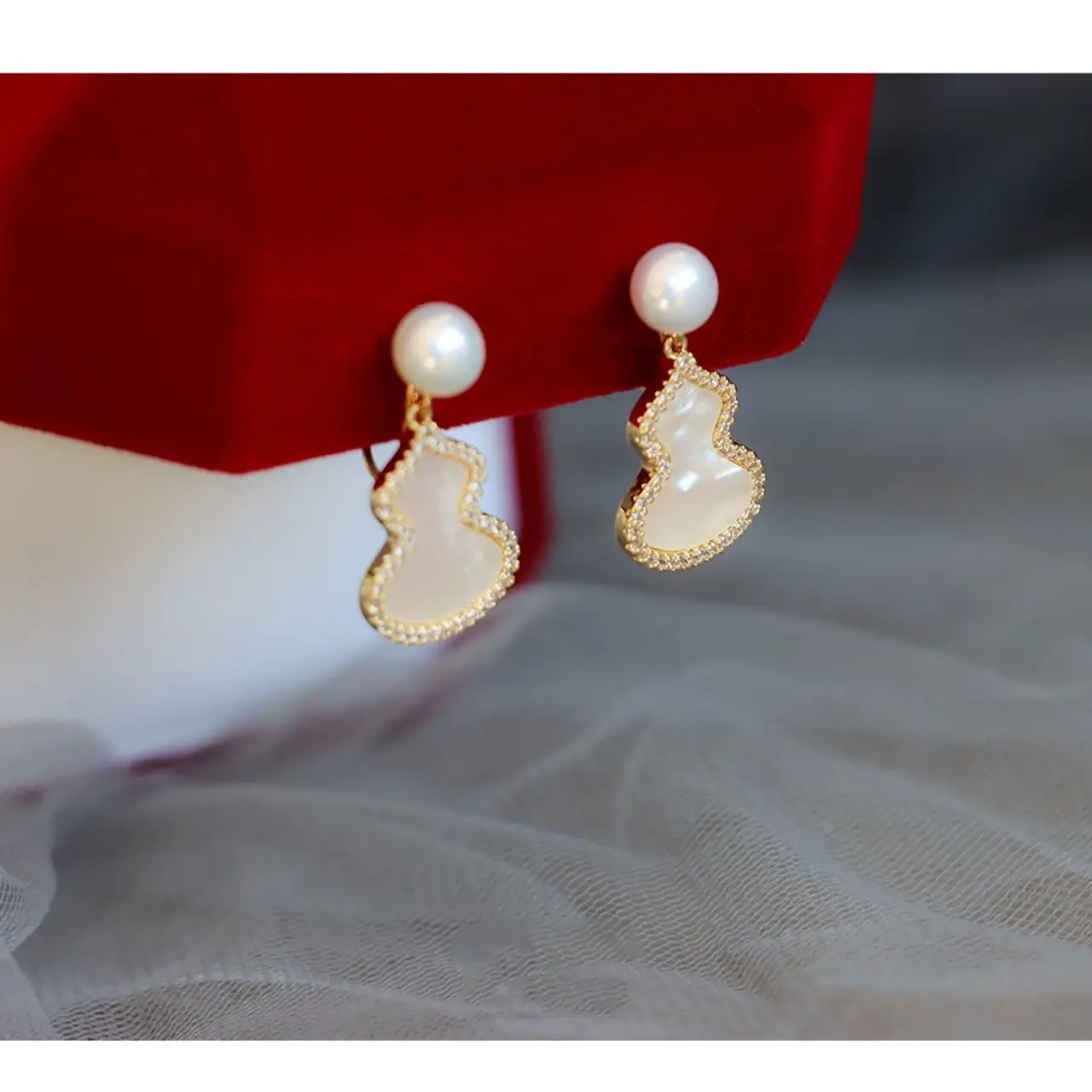Natural Pearl Earrings 925 Silver Butterfly Shell Gourd — feature 7
