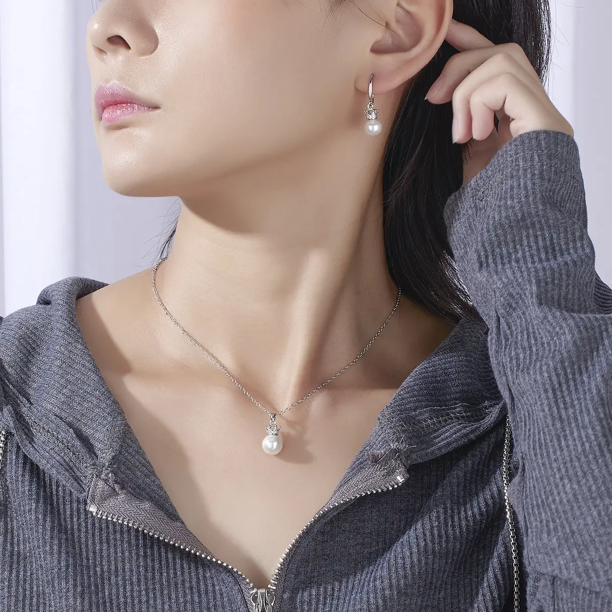 Korean Fashion Pendant Necklace with Pearl Drop - Image 3