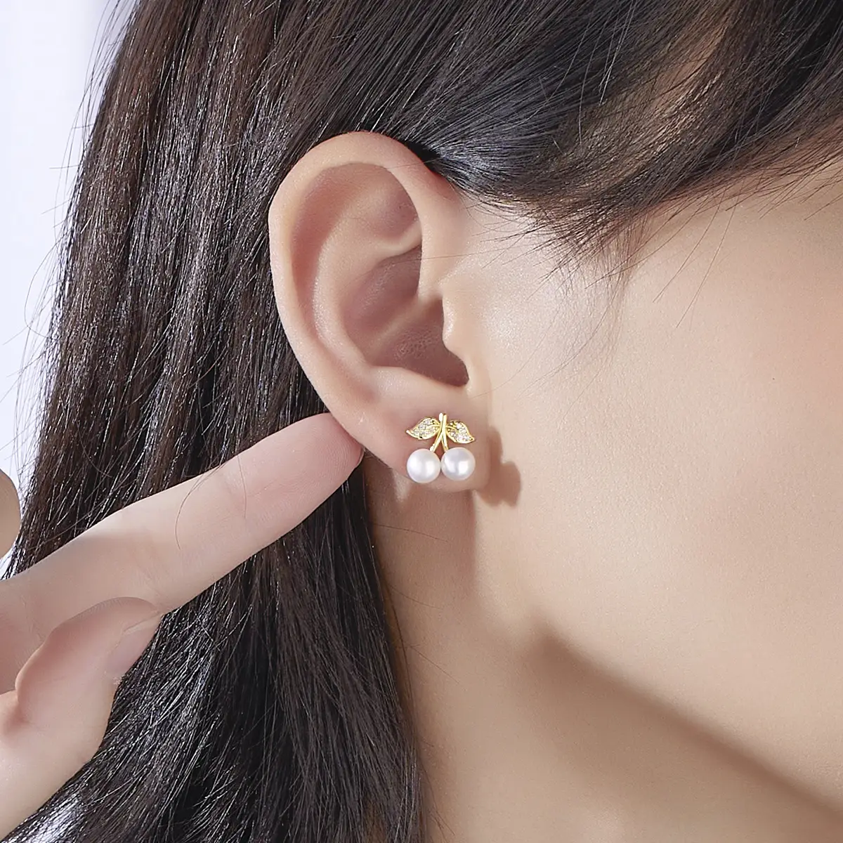 Korean Style Pearl Earrings Gold Leaf Design - Image 2