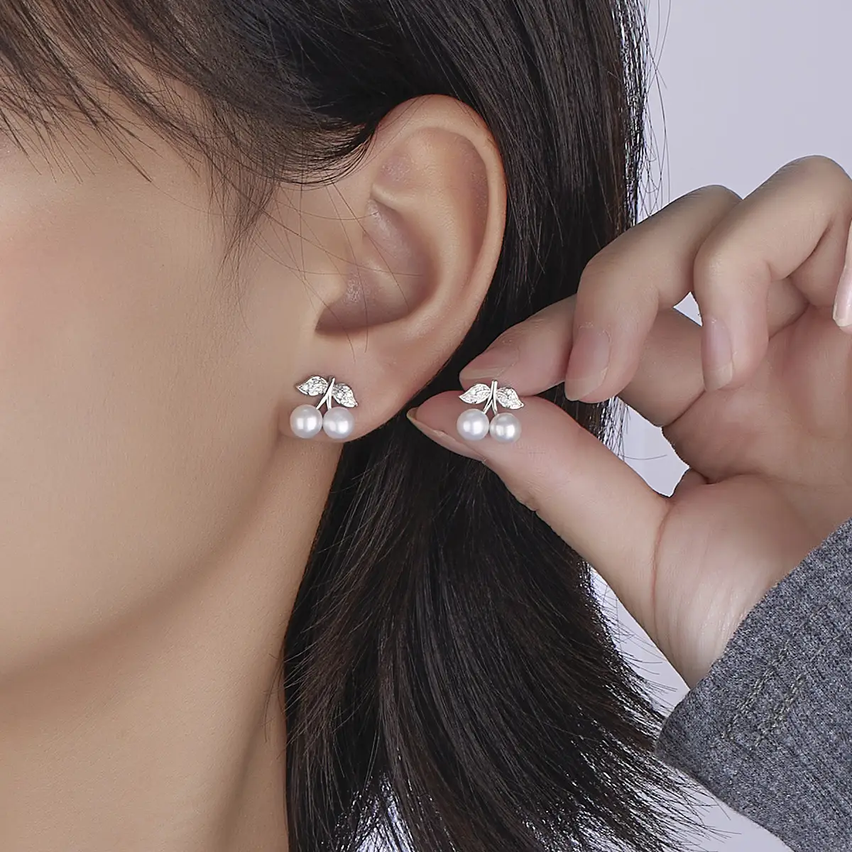 Korean Style Pearl Earrings Gold Leaf Design - Image 3