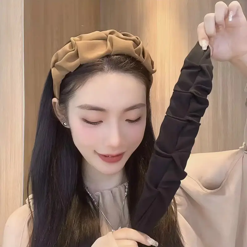 Women's Kink Wrap Hairband with Wide Bristle for Face Washing & Makeup - Image 6