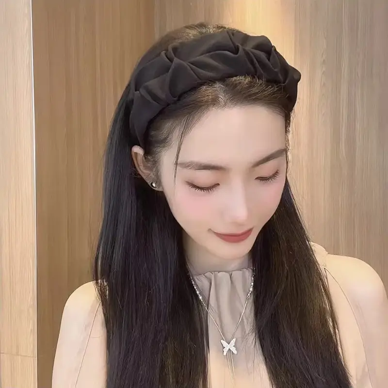 Women's Kink Wrap Hairband with Wide Bristle for Face Washing & Makeup - Image 8