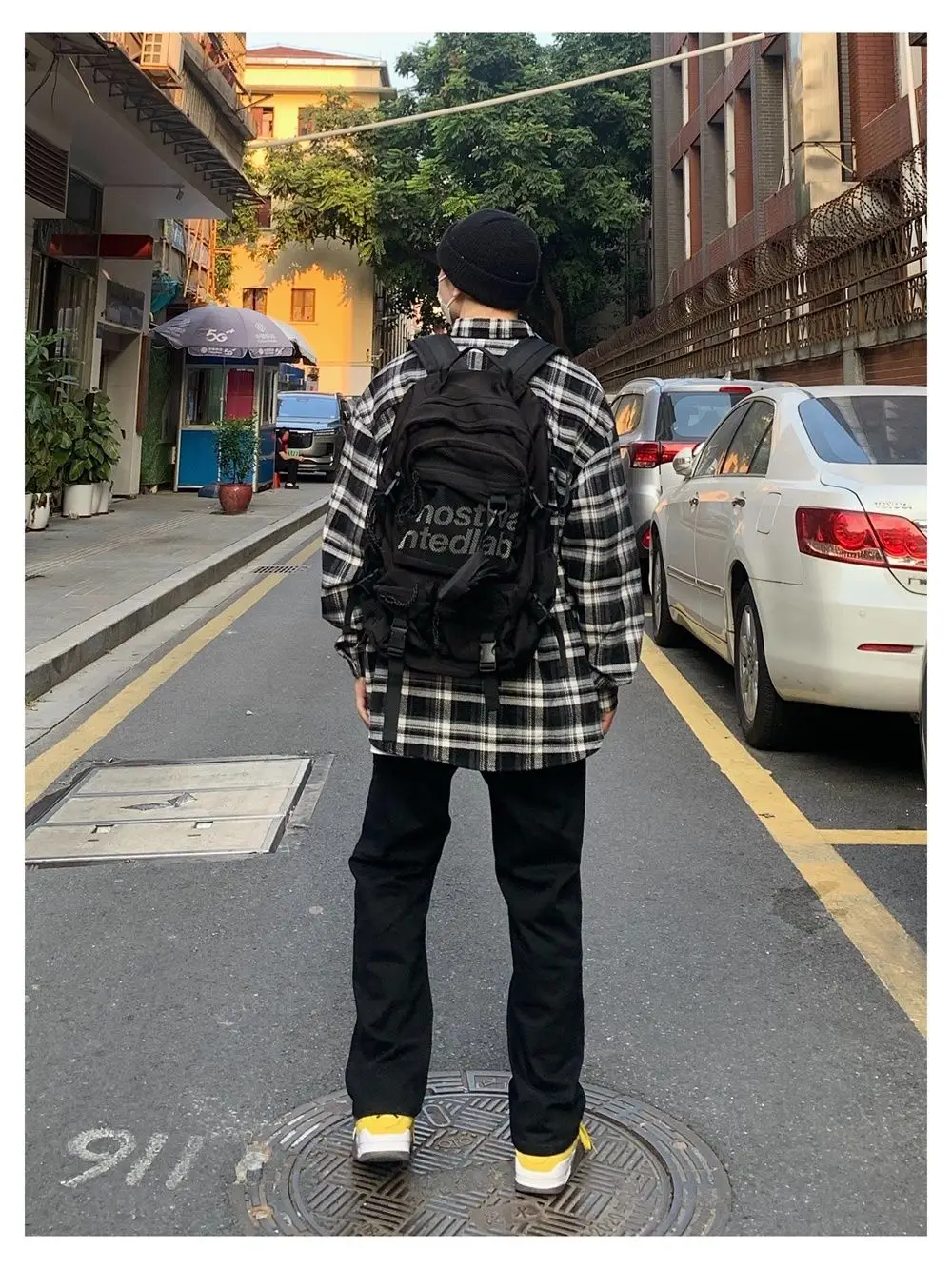 2023 Unisex Plaid Casual Pants with Yellow Sneakers — feature 5