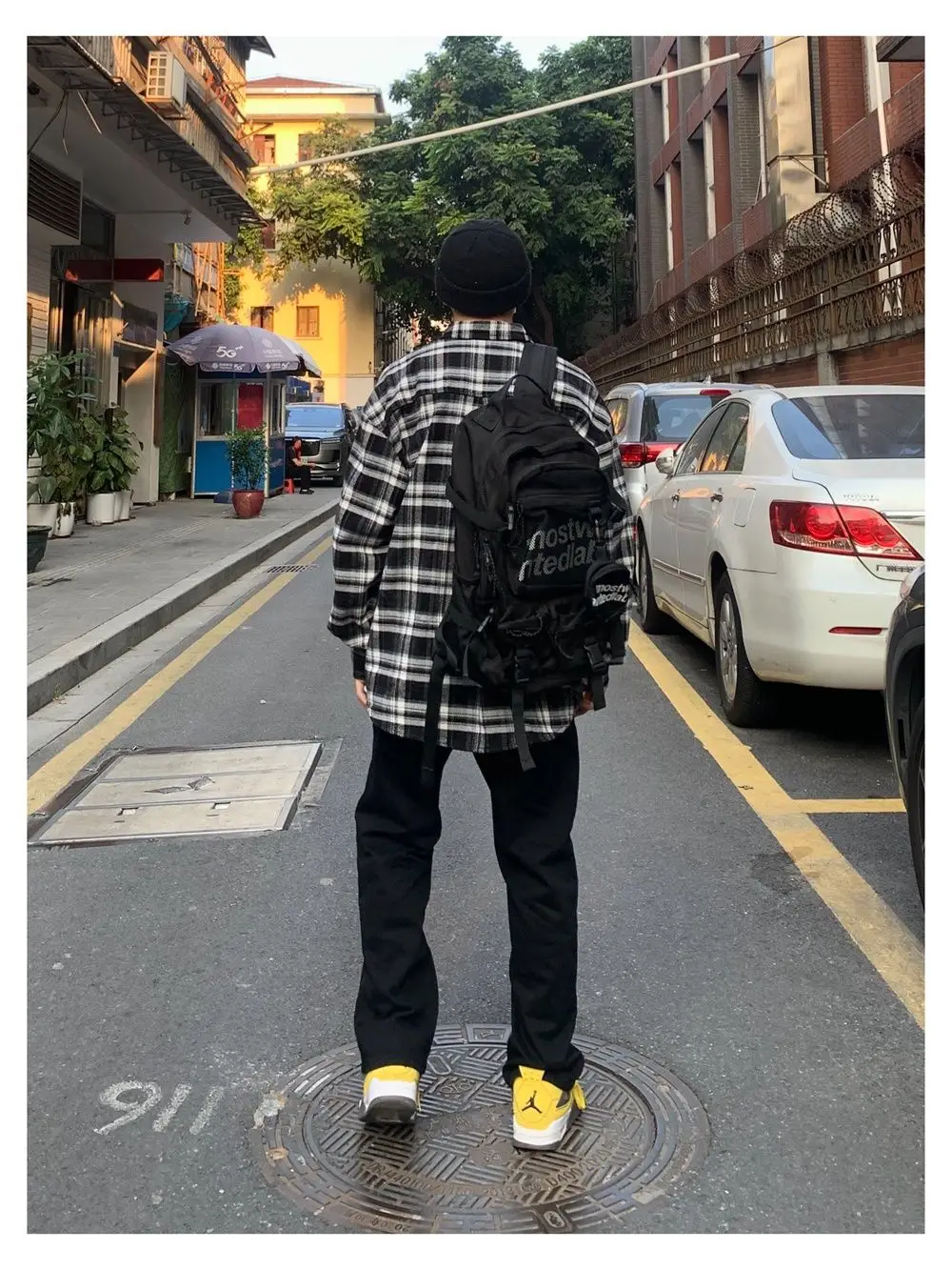 2023 Unisex Plaid Casual Pants with Yellow Sneakers — feature 7