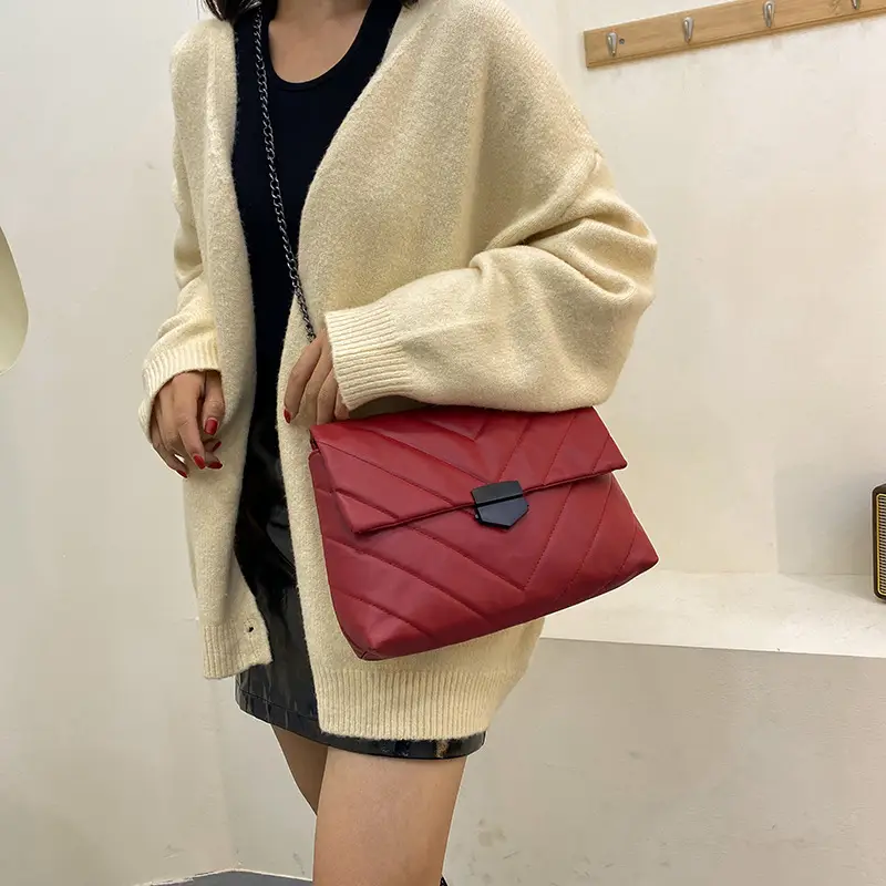 Small Black Chain Shoulder Bag for Women 2022 - Image 7