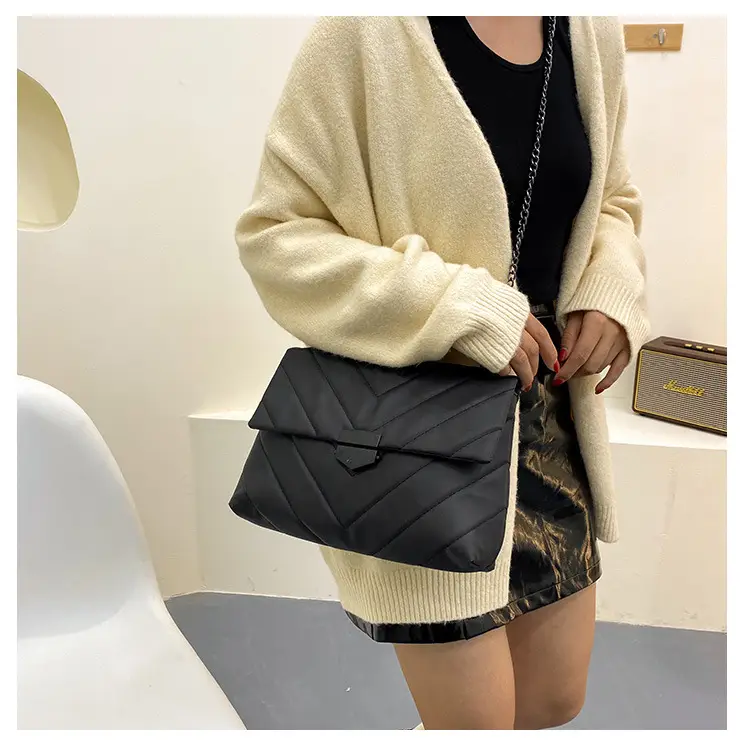 Small Black Chain Shoulder Bag for Women 2022 — feature 12