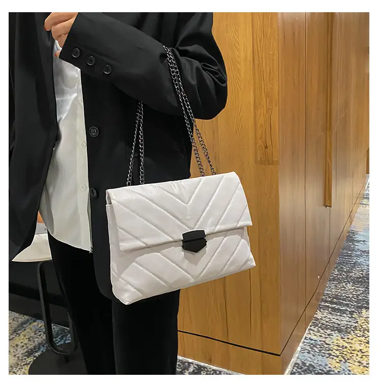 Small Black Chain Shoulder Bag for Women 2022 — feature 15