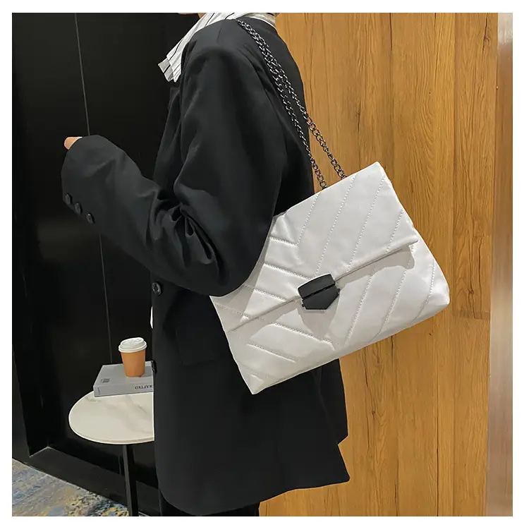 Small Black Chain Shoulder Bag for Women 2022 — feature 16