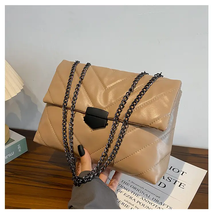 Small Black Chain Shoulder Bag for Women 2022 — feature 19